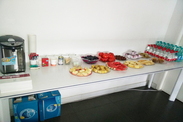 冷餐區(qū).jpg 冷餐區(qū).jpg